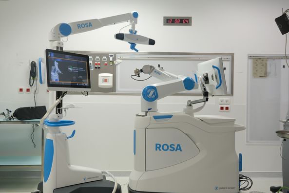 ROSA : le robot qui pose les prothèses de genou 🤖