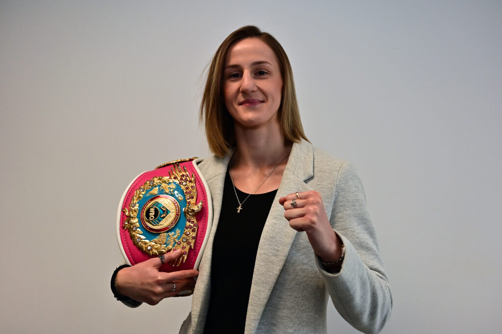 🏅Une championne mondiale de Boxe non pas sur le ring, mais sur le plateau technique des Soins Médicaux et de Réadaptation 🥊