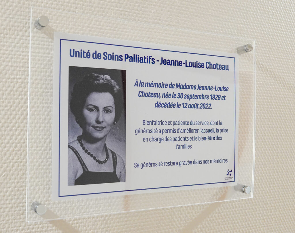 𝗗𝗲́𝘃𝗼𝗶𝗹𝗲𝗺𝗲𝗻𝘁 𝗱’𝘂𝗻𝗲 𝗽𝗹𝗮𝗾𝘂𝗲 𝗰𝗼𝗺𝗺𝗲́𝗺𝗼𝗿𝗮𝘁𝗶𝘃𝗲 𝗲𝗻 𝗨𝗻𝗶𝘁𝗲́ 𝗱𝗲 𝗦𝗼𝗶𝗻𝘀 𝗣𝗮𝗹𝗹𝗶𝗮𝘁𝗶𝗳𝘀 (𝗨𝗦𝗣) ✨